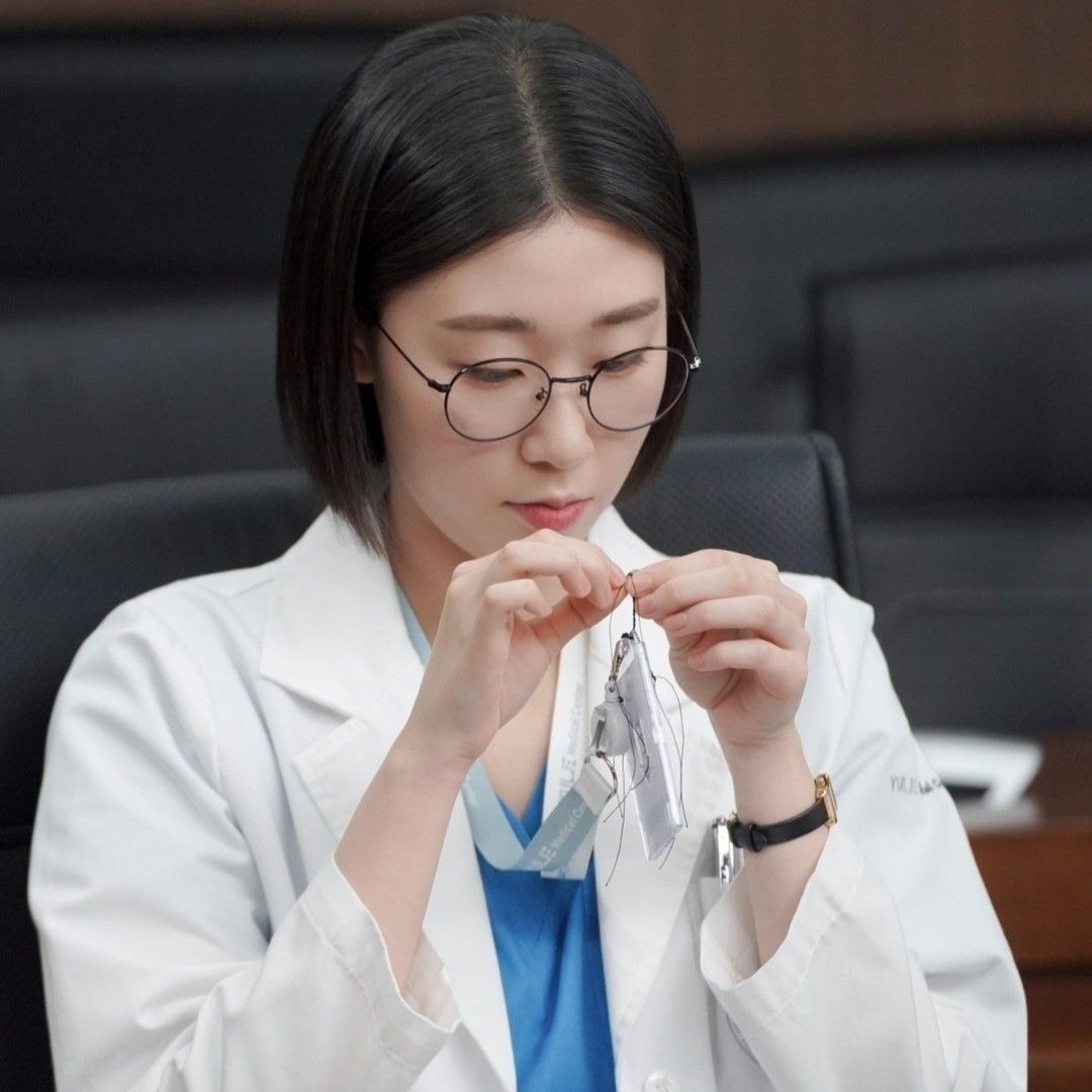 Behind-the-scenes cut of Han Yeji