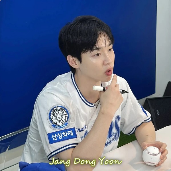 Top moment of Jang Dongyoon selected by the fandom
