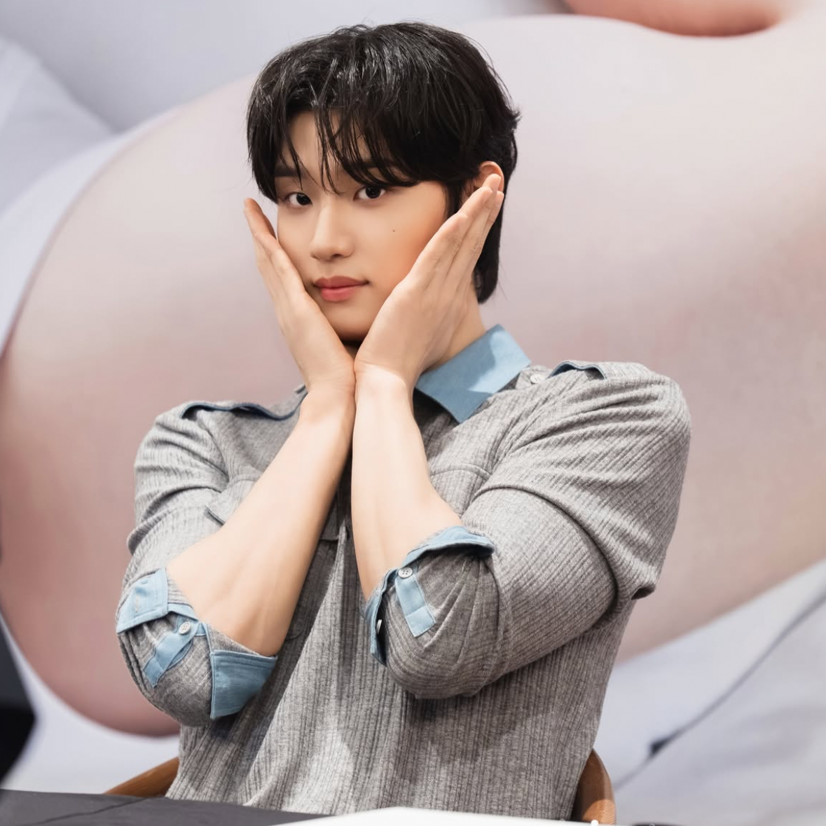 A moment captured by a fan of Kim Jaewon