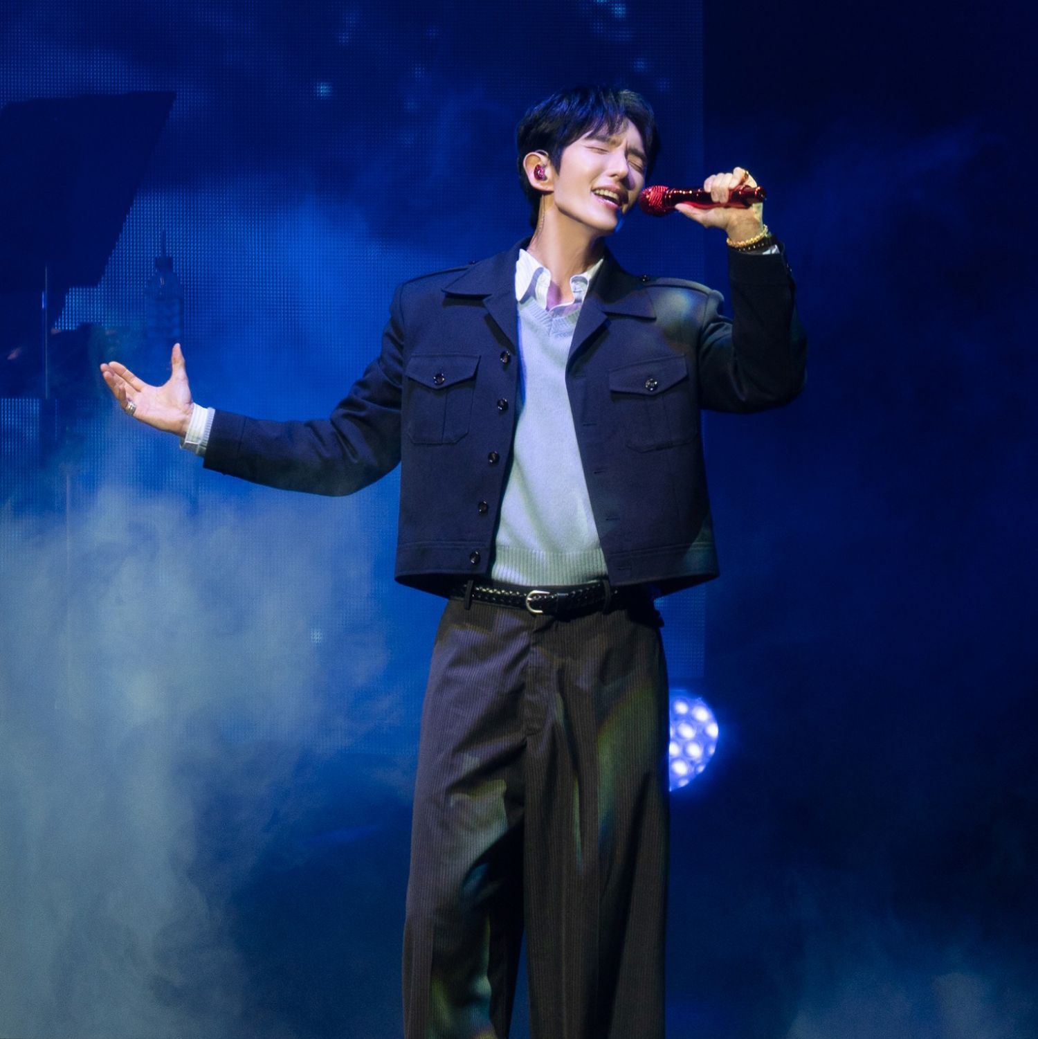 A moment captured by a fan of Lee Joongi