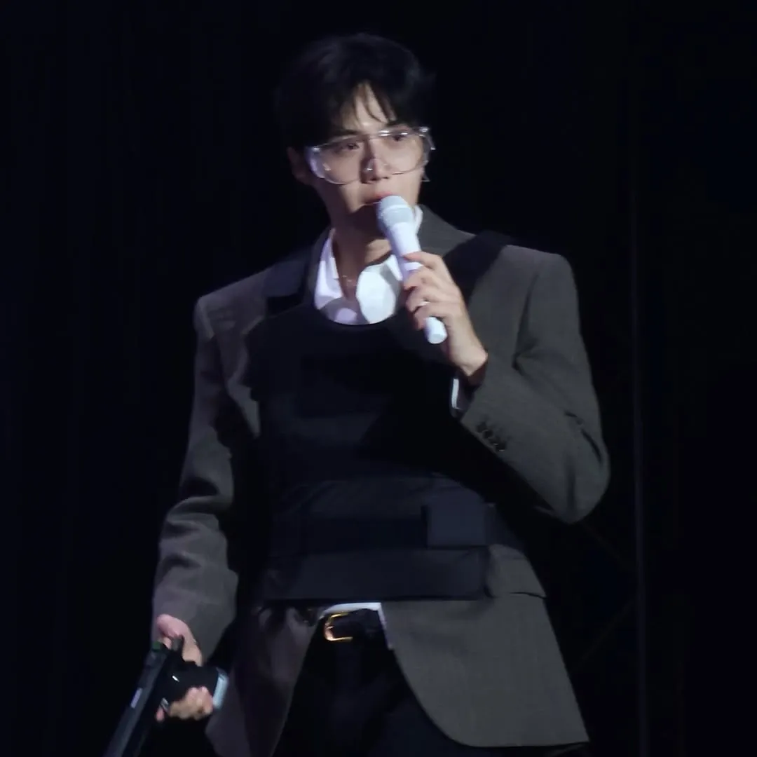 Behind-the-scenes cut of Kim Seonho