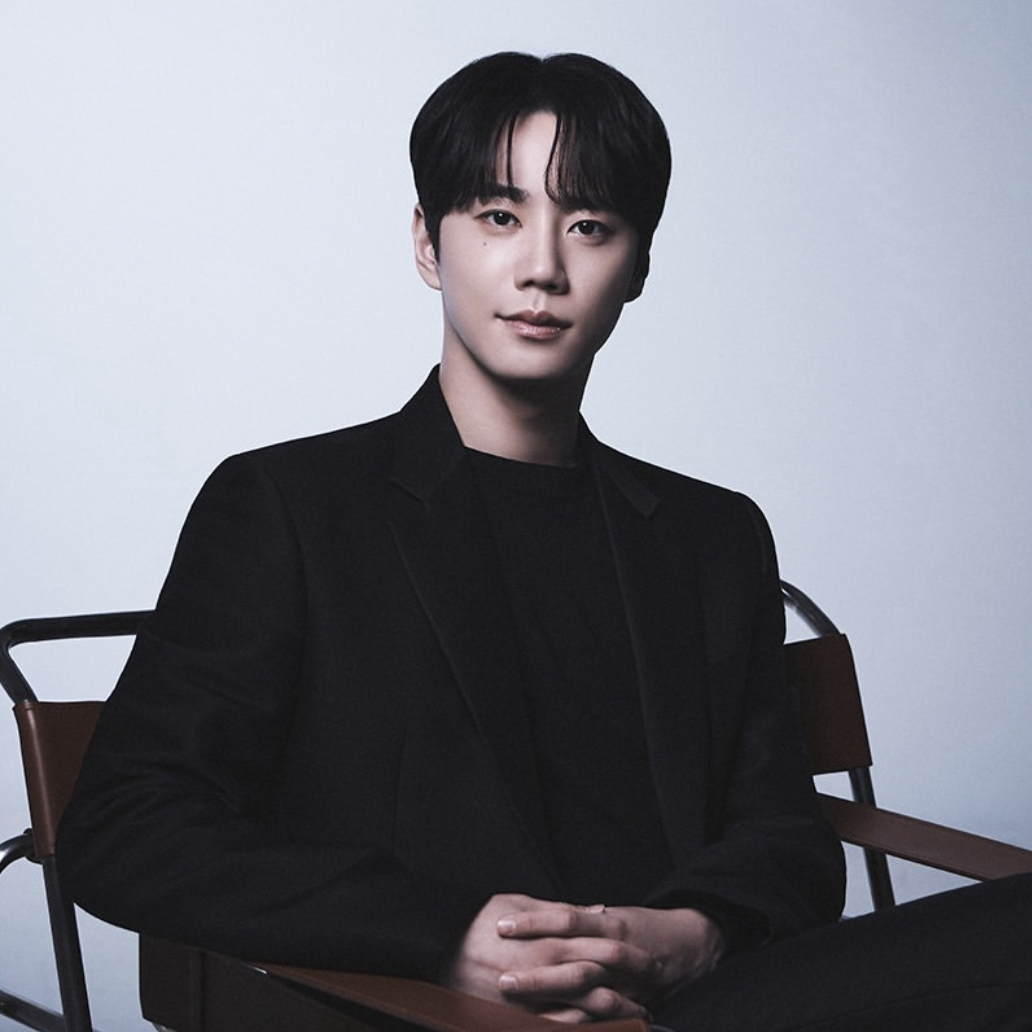 Behind-the-scenes cut of Lee Junyoung
