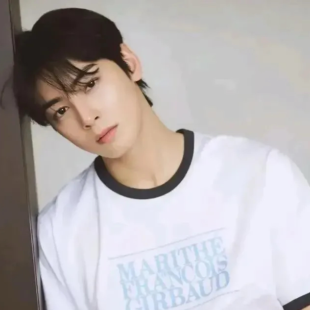 Behind-the-scenes cut of Cha Eunwoo