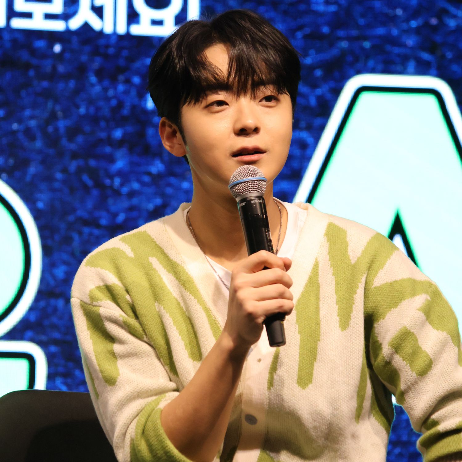 パク・ミンスの最近の活動ショット