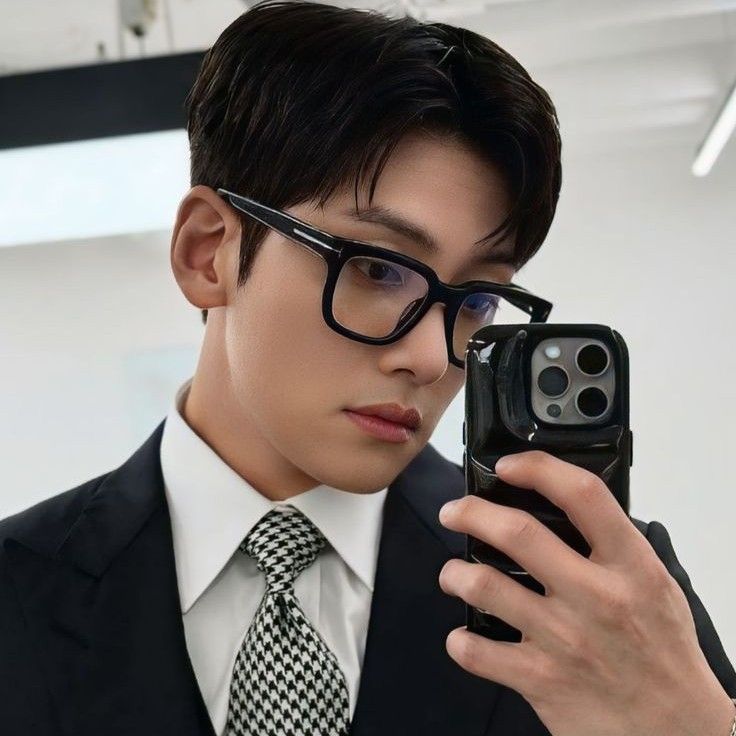 Recent activity shot of Ji Changwook