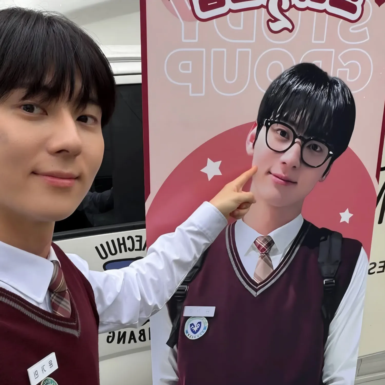 A moment captured by a fan of Hwang Minhyun