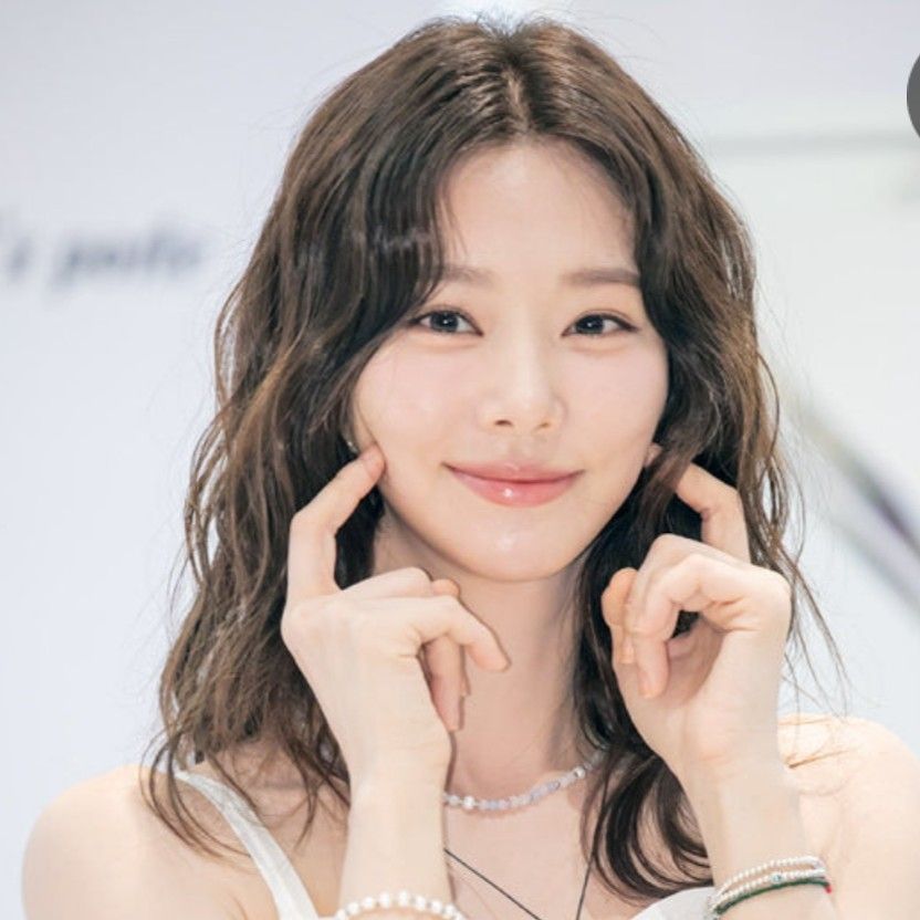 A moment captured by a fan of Lee Joobeen