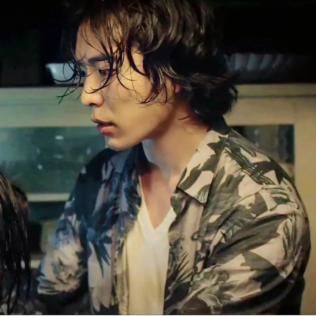 粉丝拍下的金秀贤瞬间