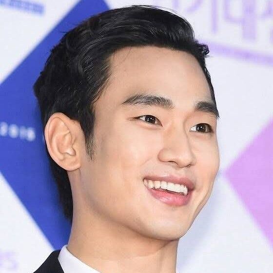 金秀賢的最新照片