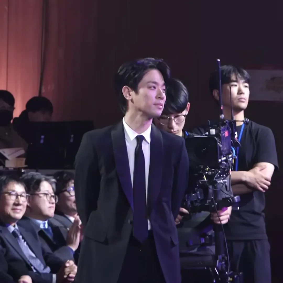 Behind-the-scenes cut of Park Jeongmin