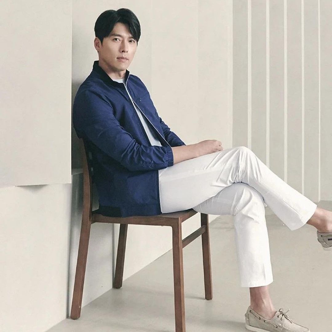 A moment captured by a fan of Hyun Bin