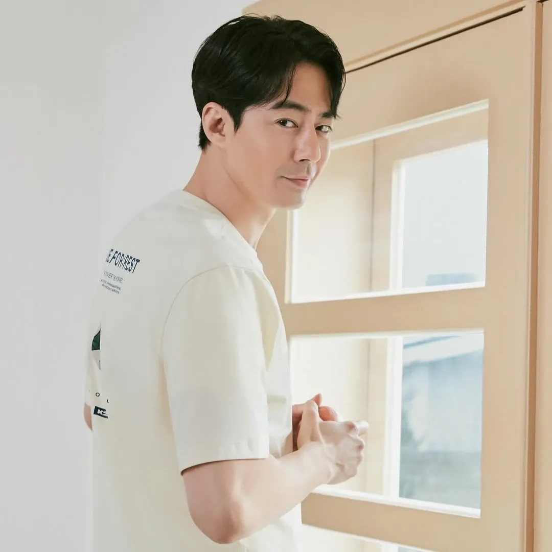 Behind-the-scenes cut of Jo Insung