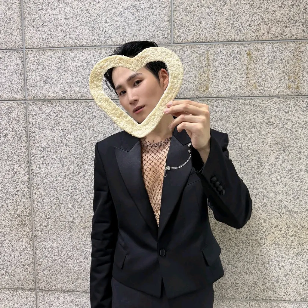 Behind-the-scenes cut of Kim Heejae