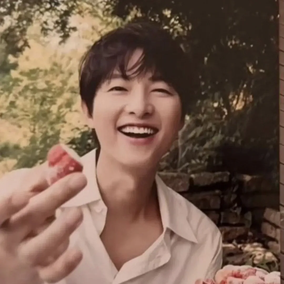 A moment captured by a fan of Song Joongki