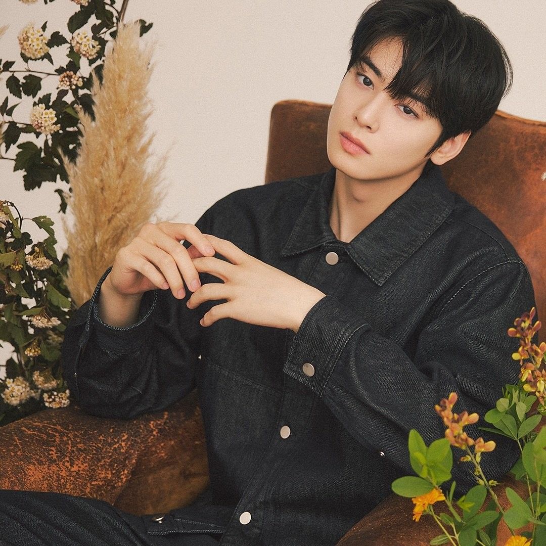 Recent activity shot of Cha Eunwoo