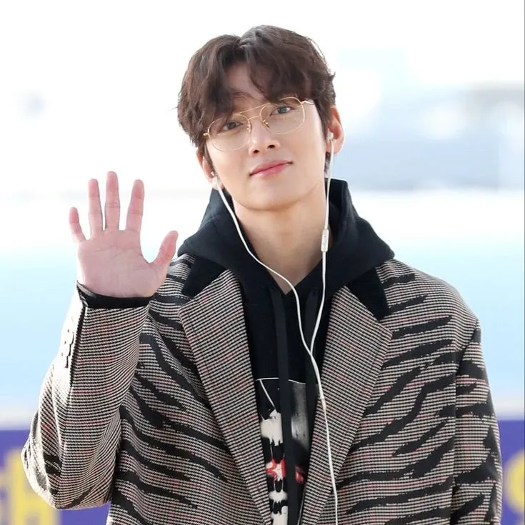 A moment captured by a fan of Ji Changwook