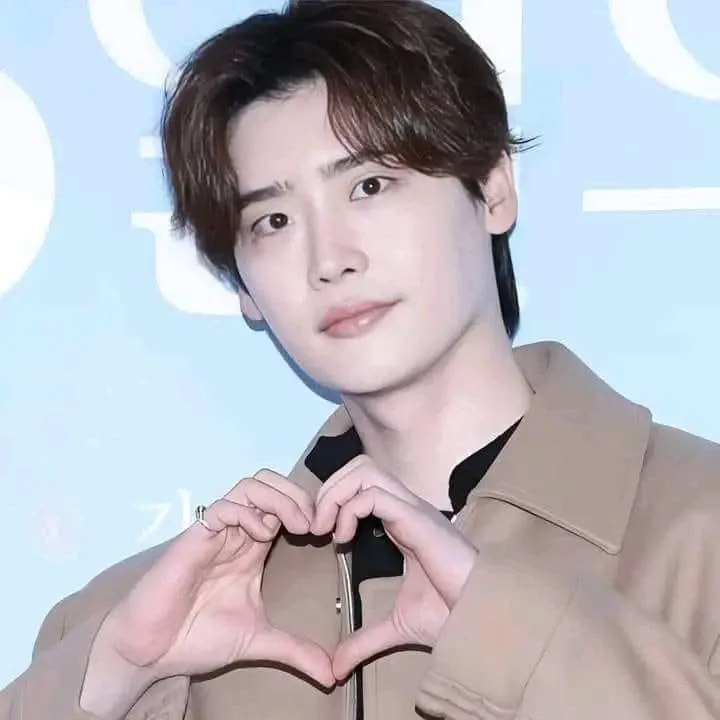 A moment captured by a fan of Lee Jongsuk