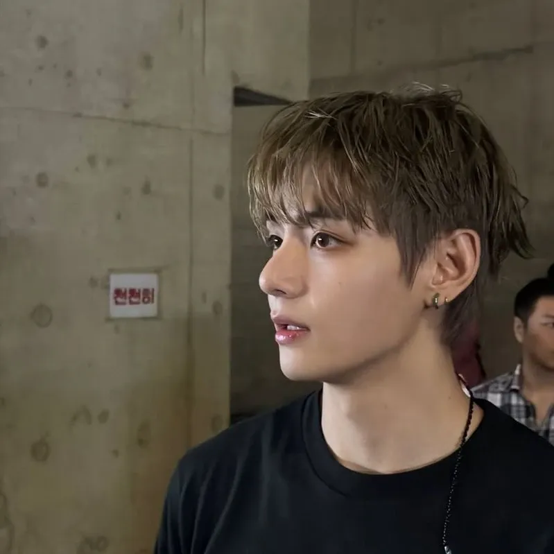Latest photo of Kim Taehyung (V)
