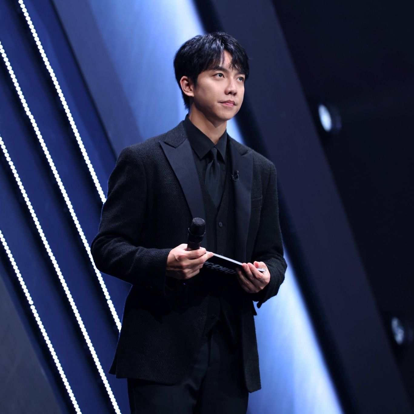 Behind-the-scenes cut of Lee Seunggi