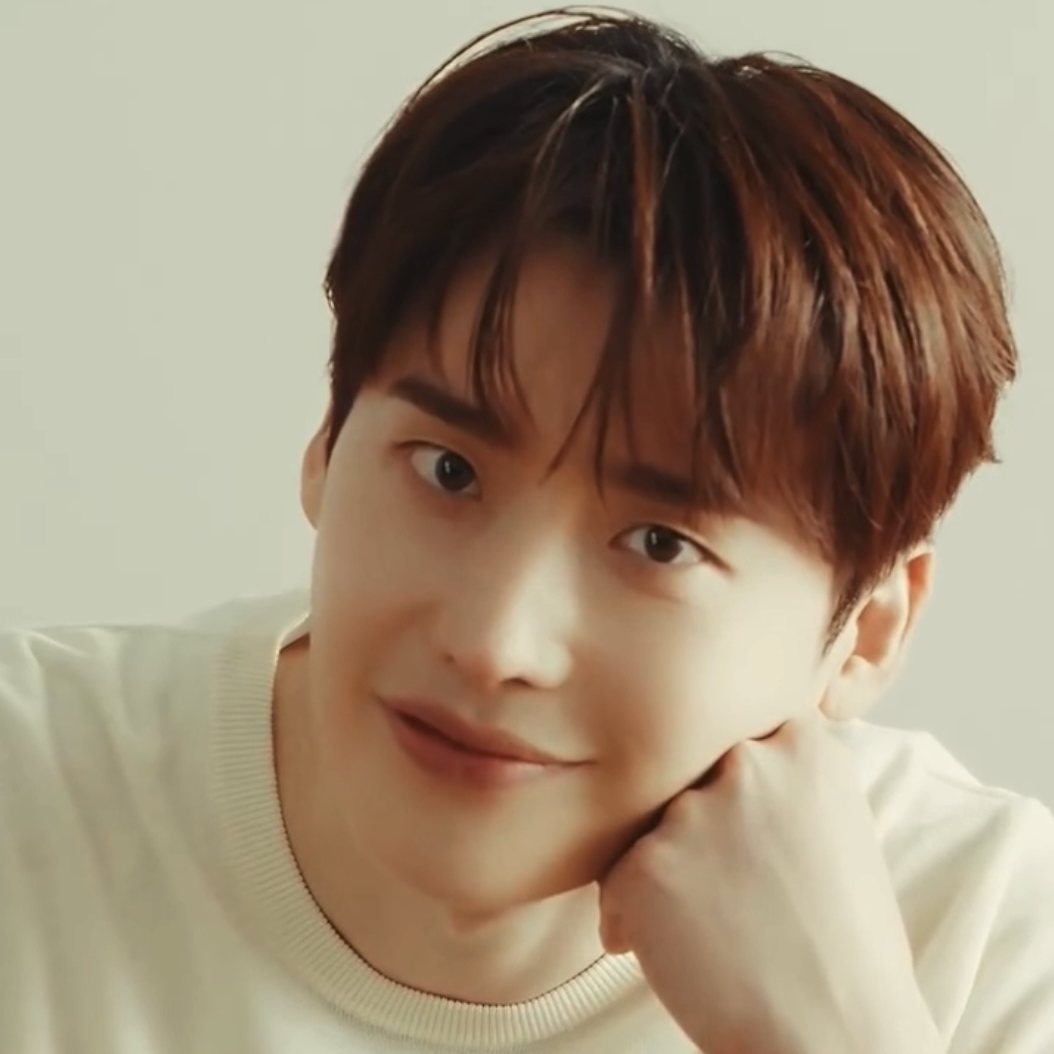 Behind-the-scenes cut of Lee Jongsuk
