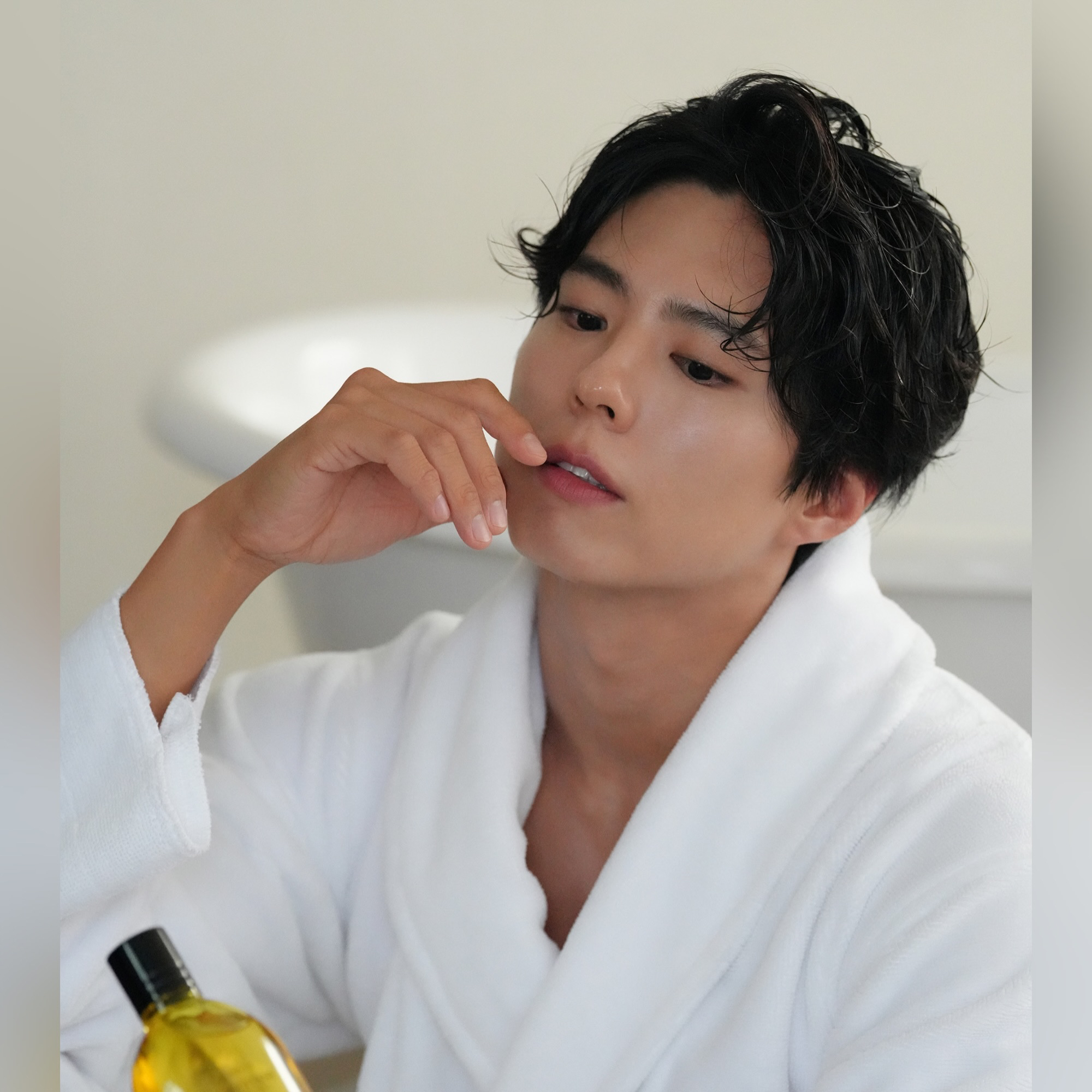 Recent activity shot of Park Bogum