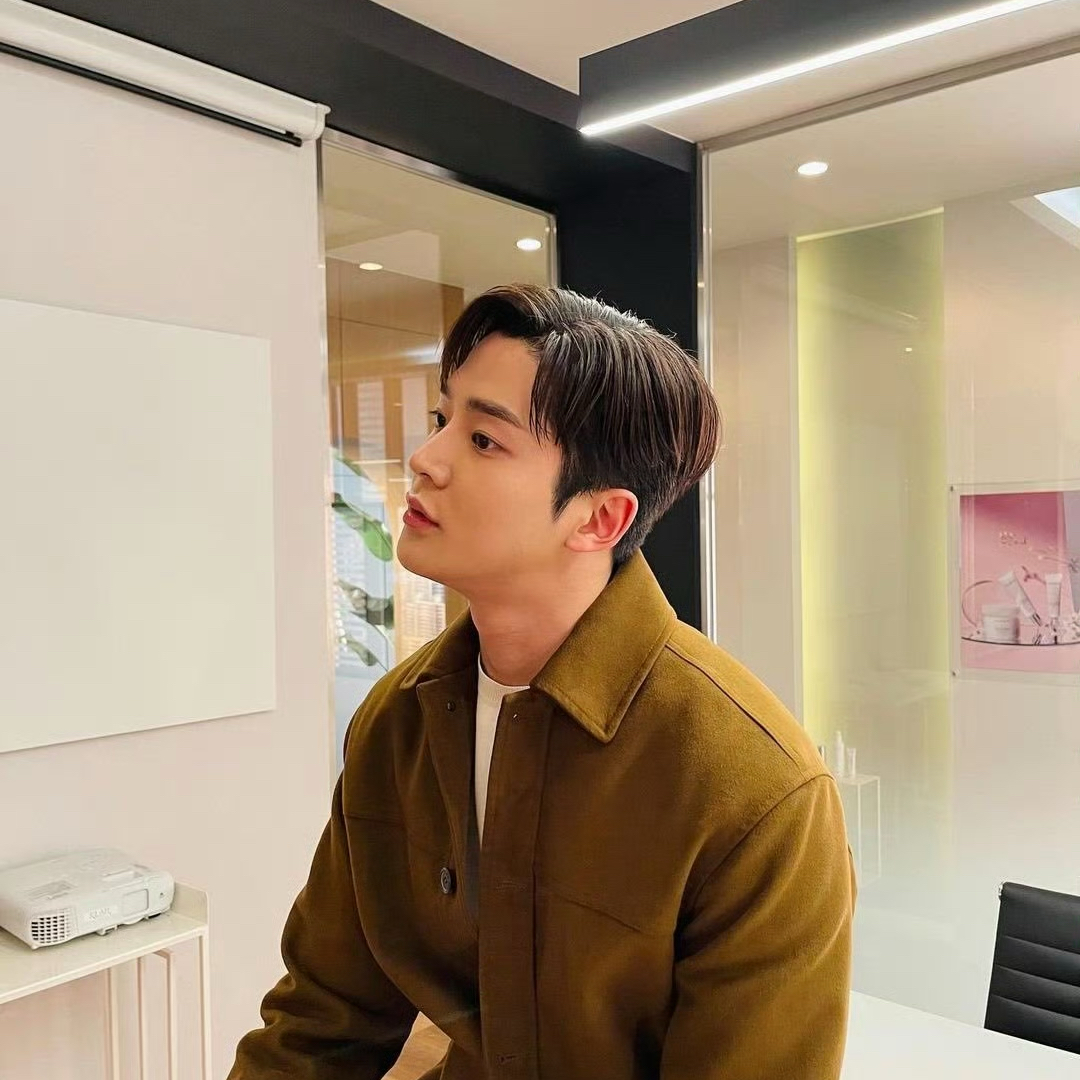 路云的最新照片