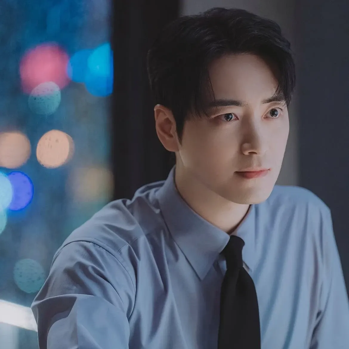 Behind-the-scenes cut of Lee Joonhyuk
