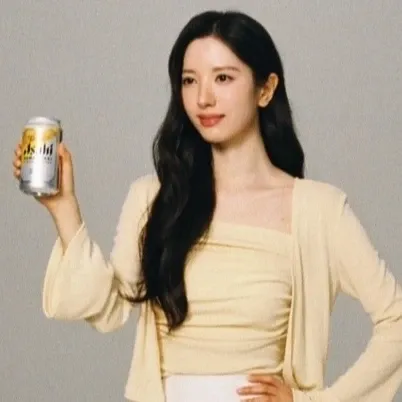 Behind-the-scenes cut of Bona