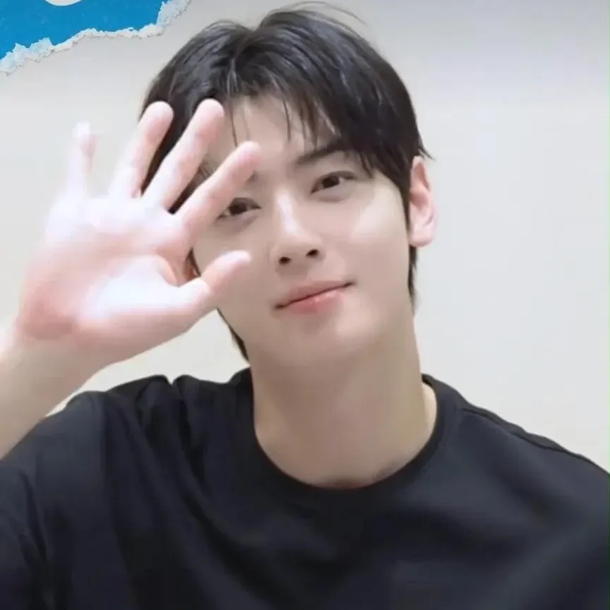 Behind-the-scenes cut of Cha Eunwoo