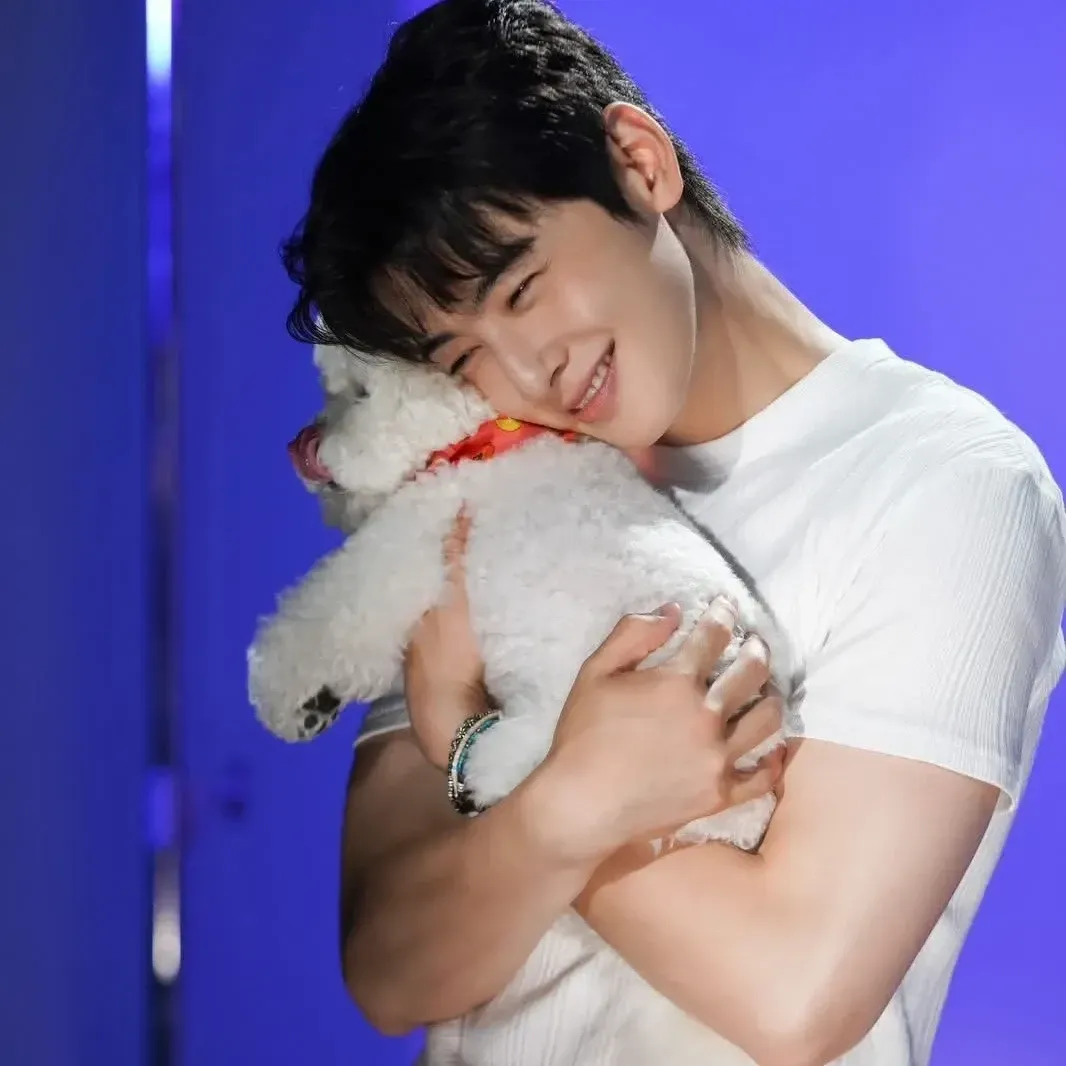 Latest photo of Cha Eunwoo