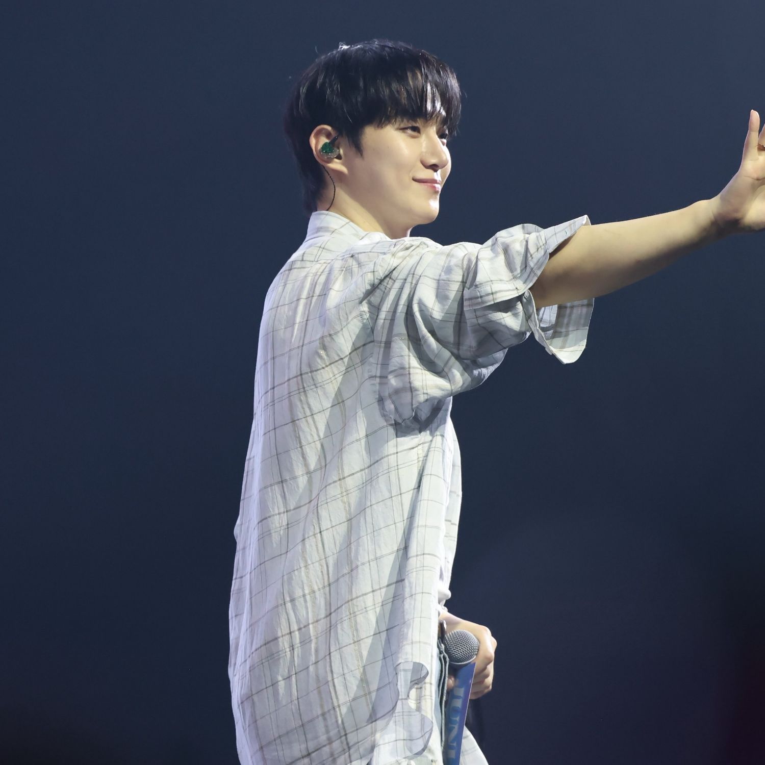 イ・ジュノのビハインドカット