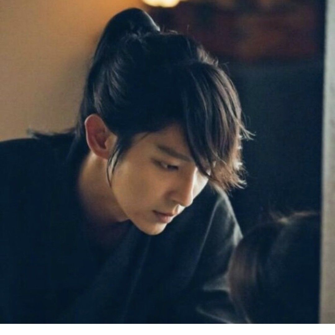 Behind-the-scenes cut of Lee Joongi