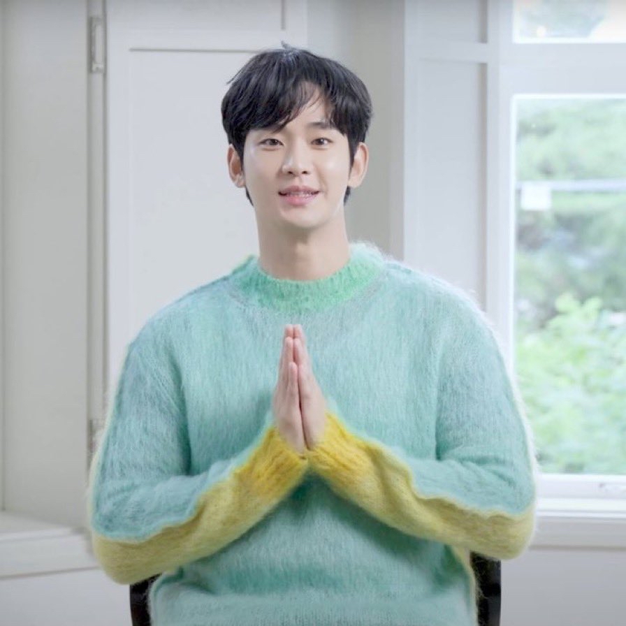 粉丝拍下的金秀贤瞬间