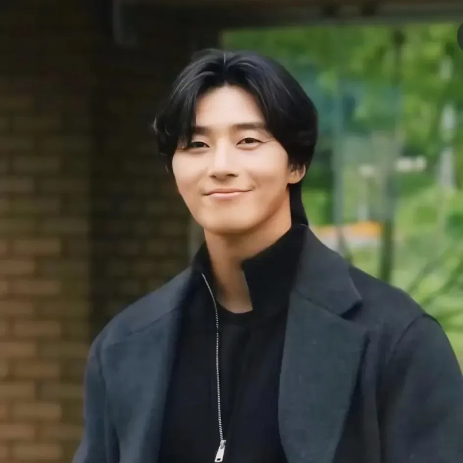 A moment captured by a fan of Park Seojoon