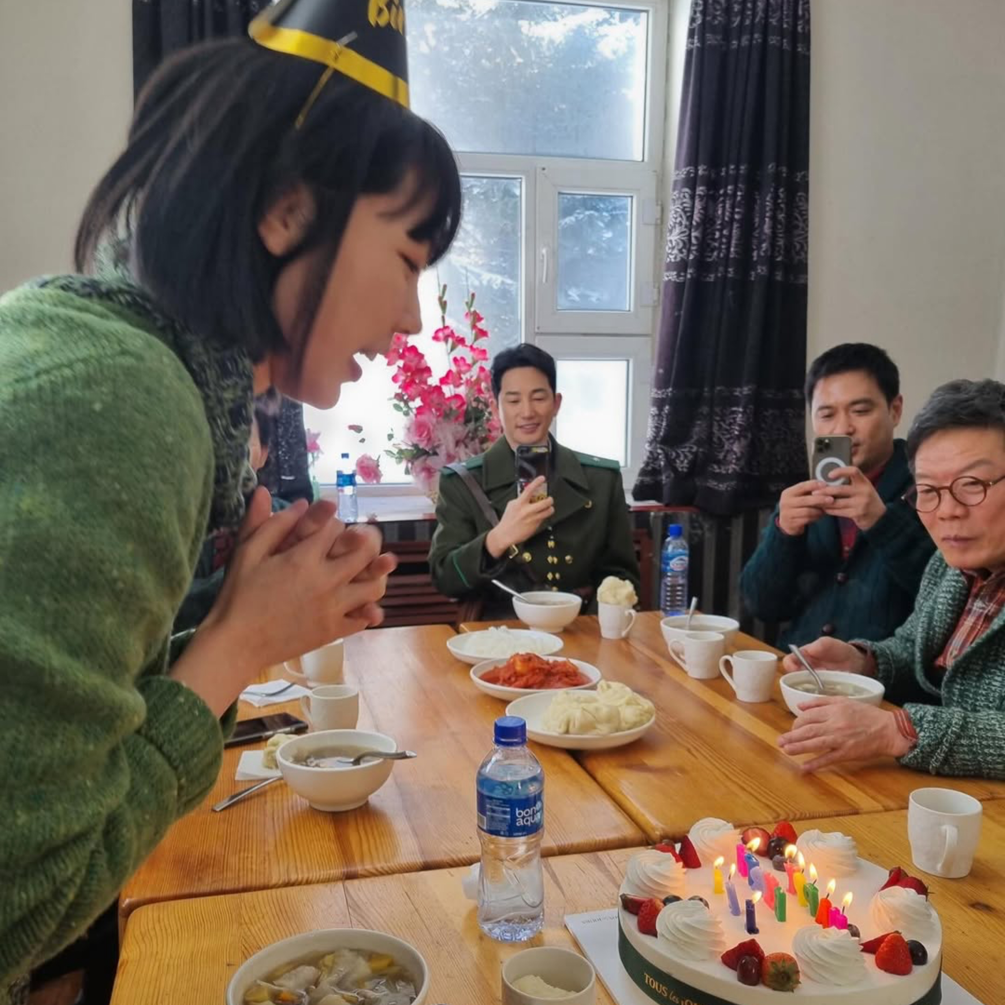 A moment captured by a fan of Park Sihoo