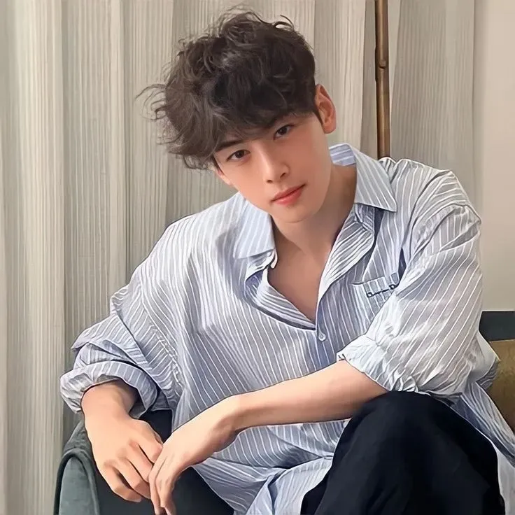 Recent activity shot of Cha Eunwoo