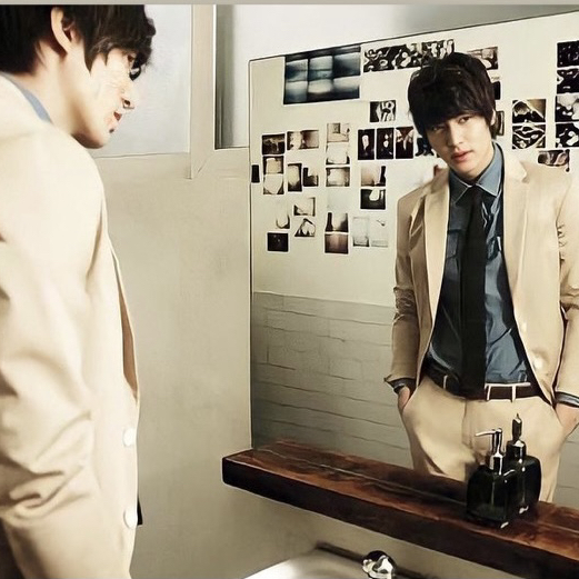 粉絲拍下的李敏鎬瞬間