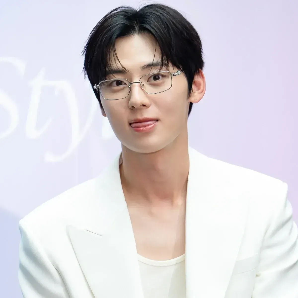 황민현 최근 활동샷