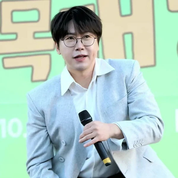 Today’s standout profile photo of Chungil on Choeaedol Celeb