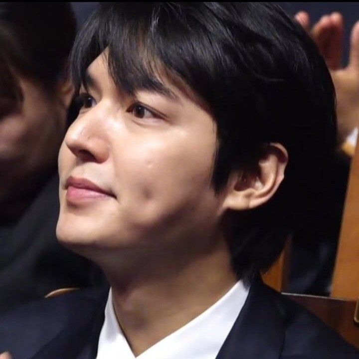 イ・ミンホの最近の活動ショット