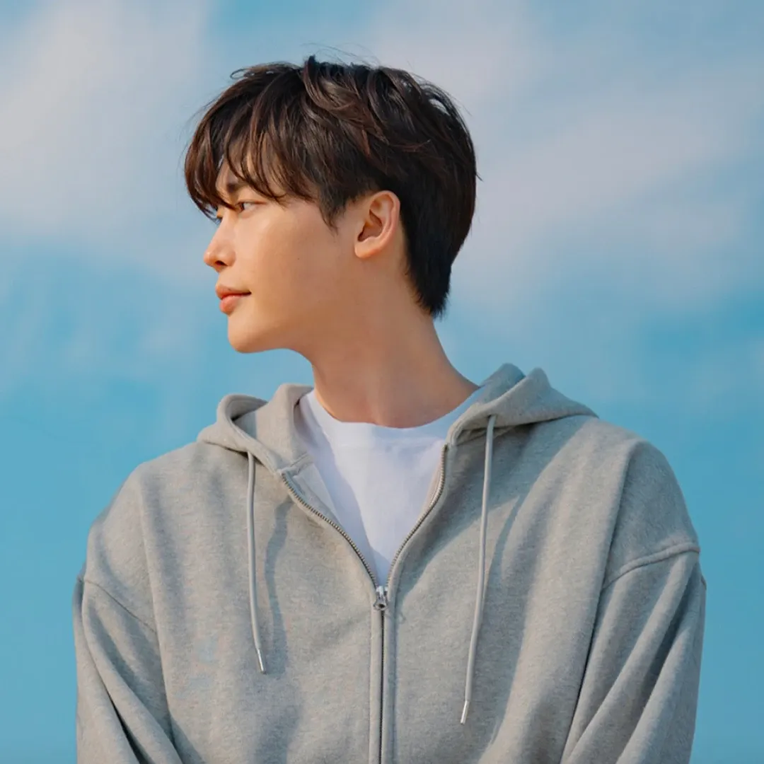 Recent activity shot of Lee Jongsuk
