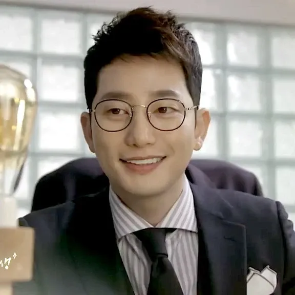 Behind-the-scenes cut of Park Sihoo