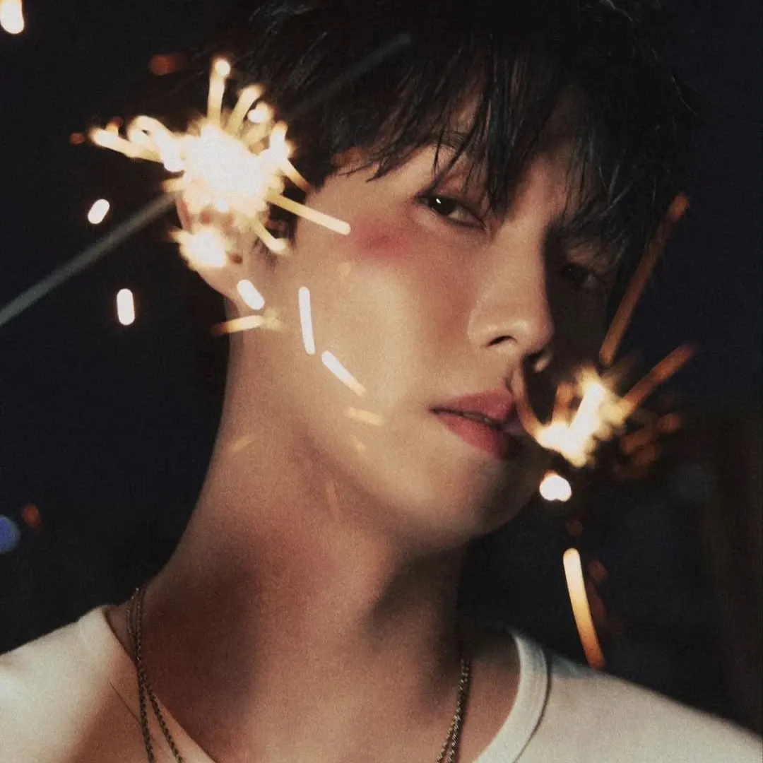 A moment captured by a fan of Son Taejin