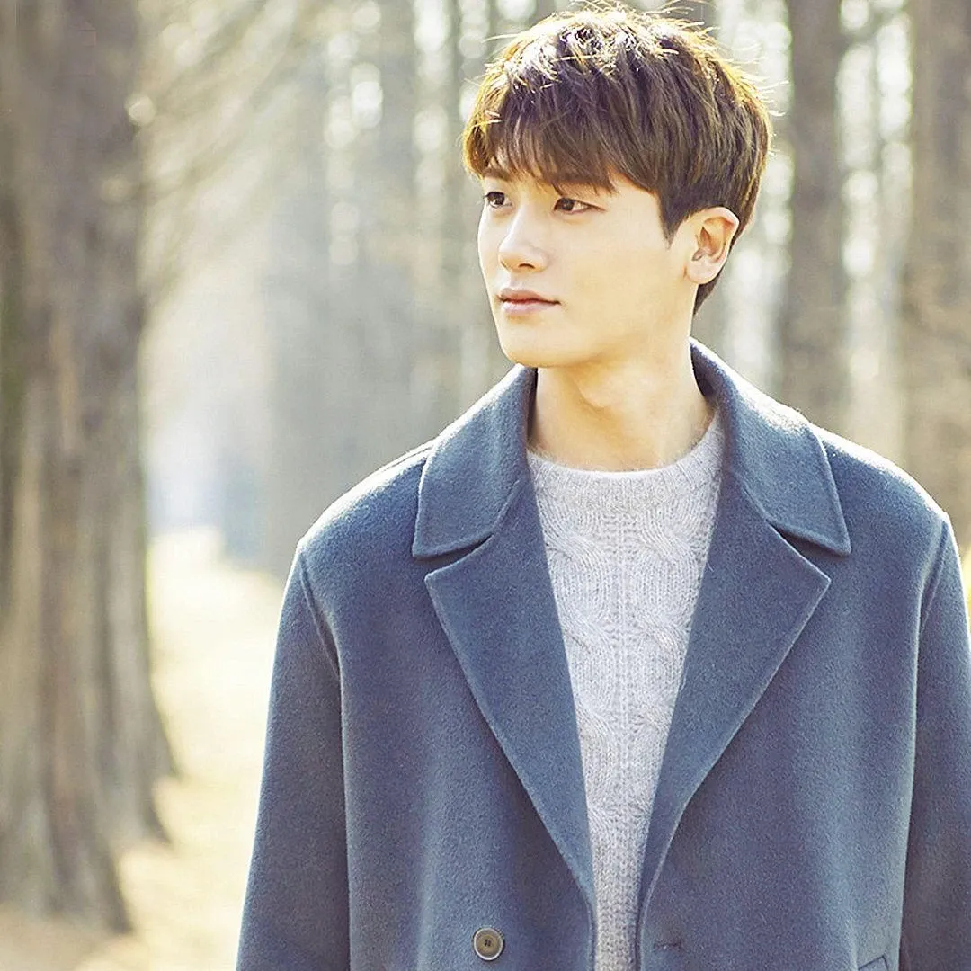 A moment captured by a fan of Park Hyungsik