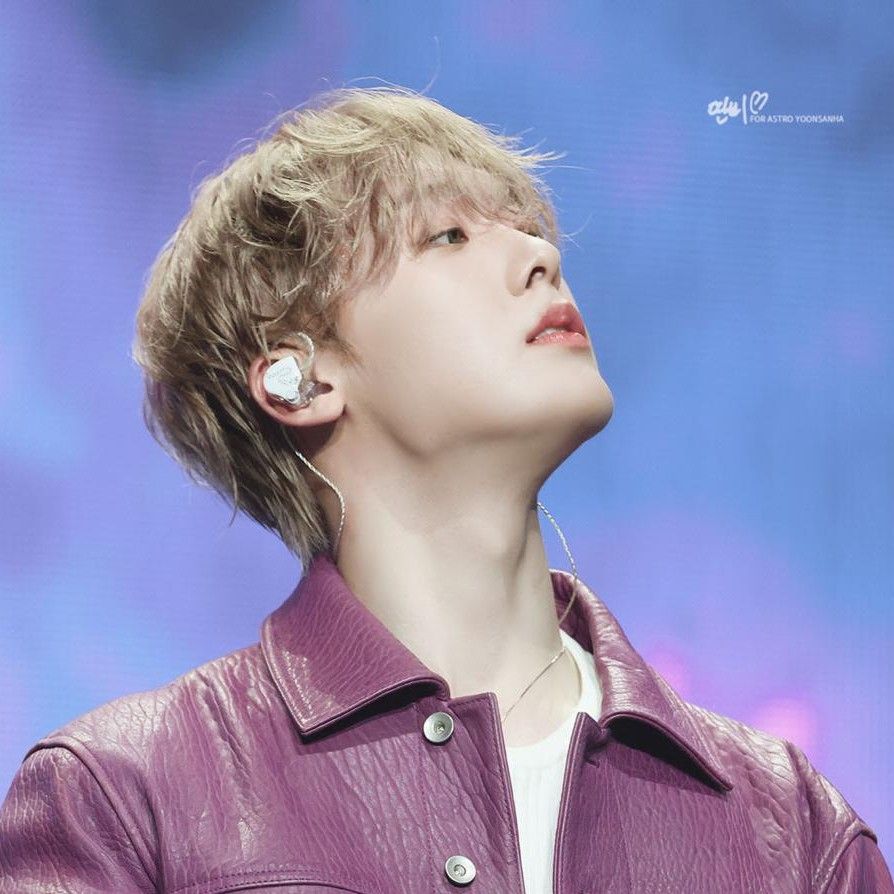 ユン・サナの最近の活動ショット