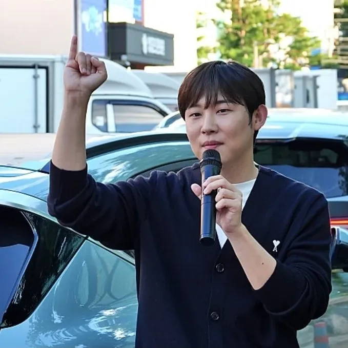 Behind-the-scenes cut of Jinuk