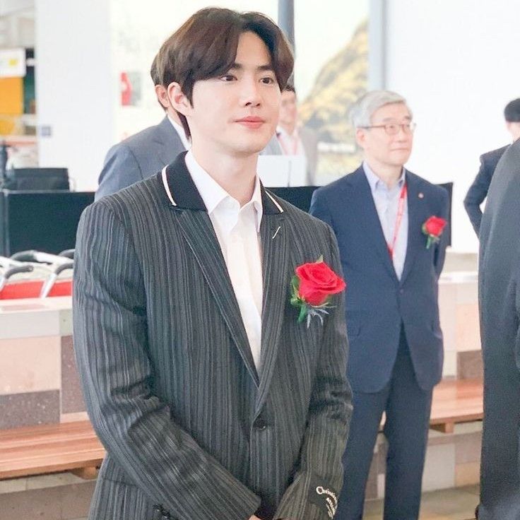 Behind-the-scenes cut of Suho