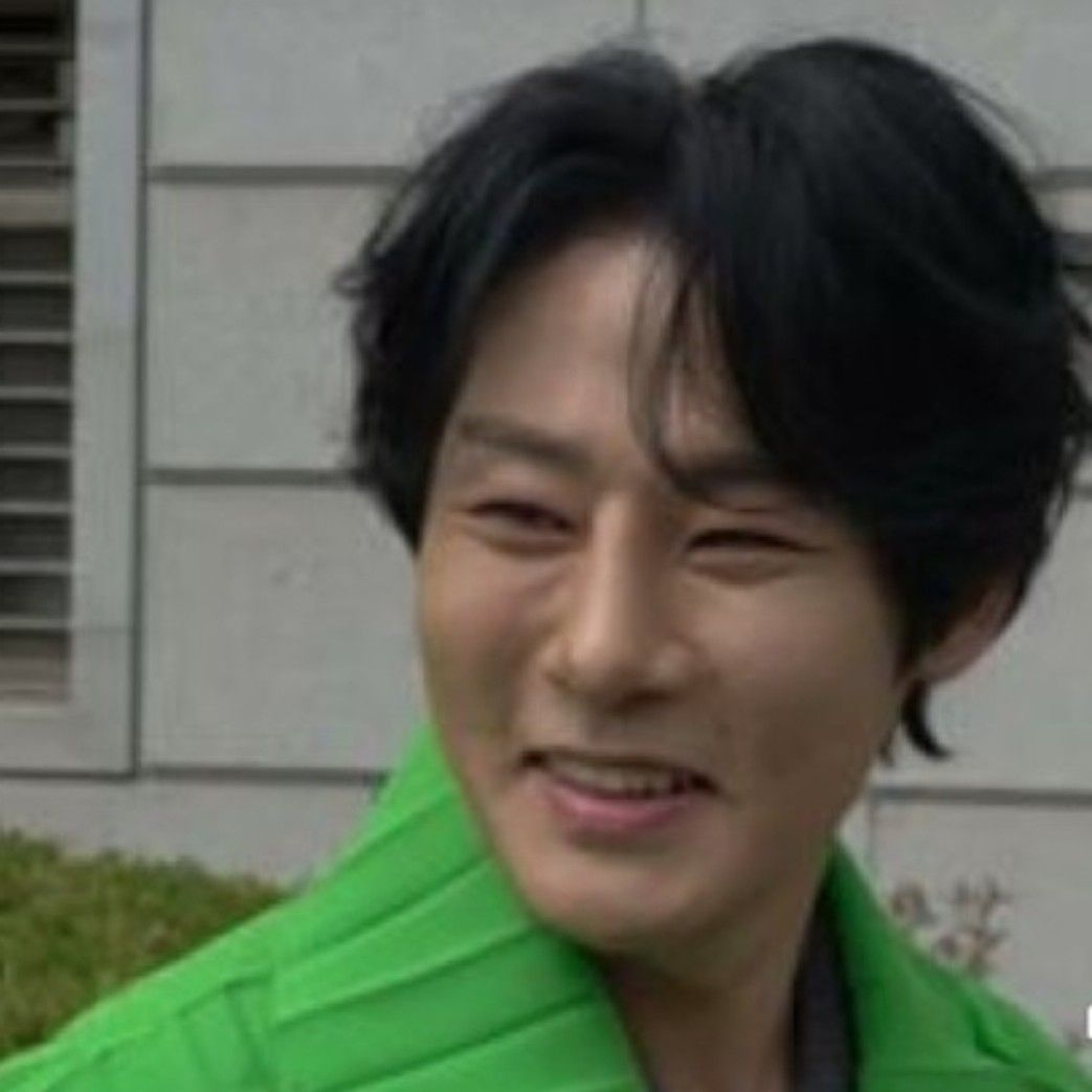 Behind-the-scenes cut of Kang Moonkyung