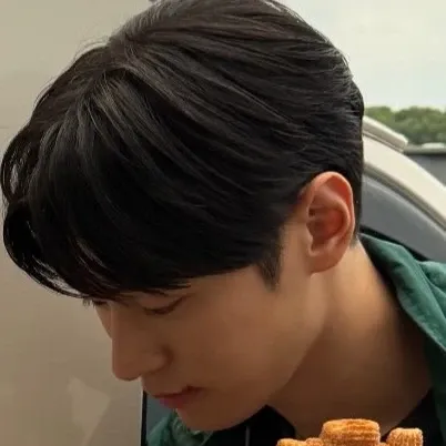 A moment captured by a fan of Park Seoham