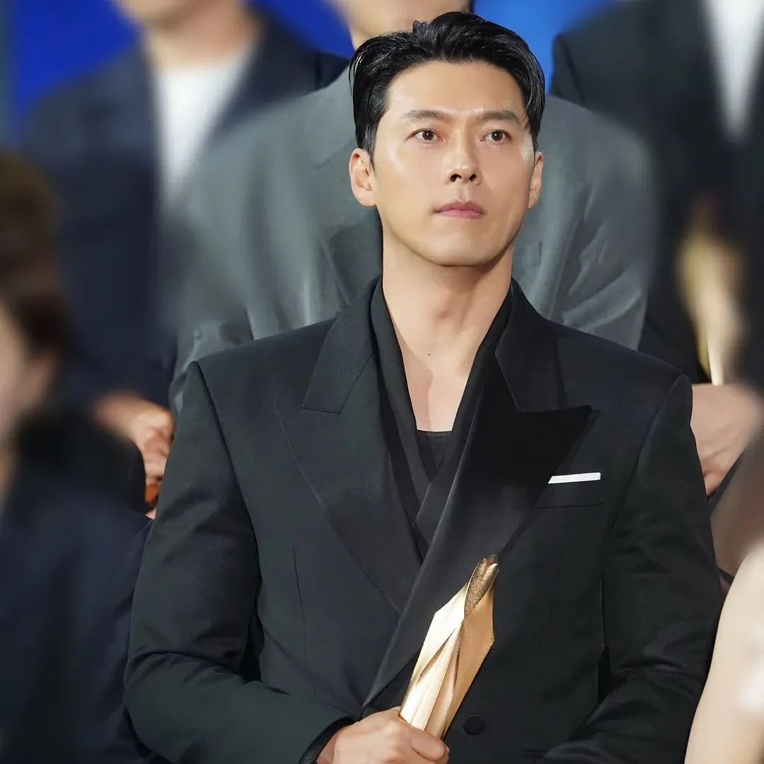 Momen yang diabadikan oleh penggemar Hyun Bin